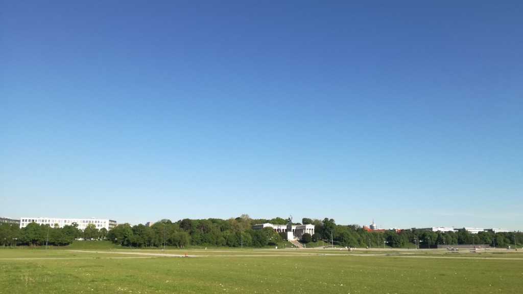 Die Festwiese gibt es auch mal ohne Fest einfach nur als Wiese! | Johannes Ulrich Gehrke