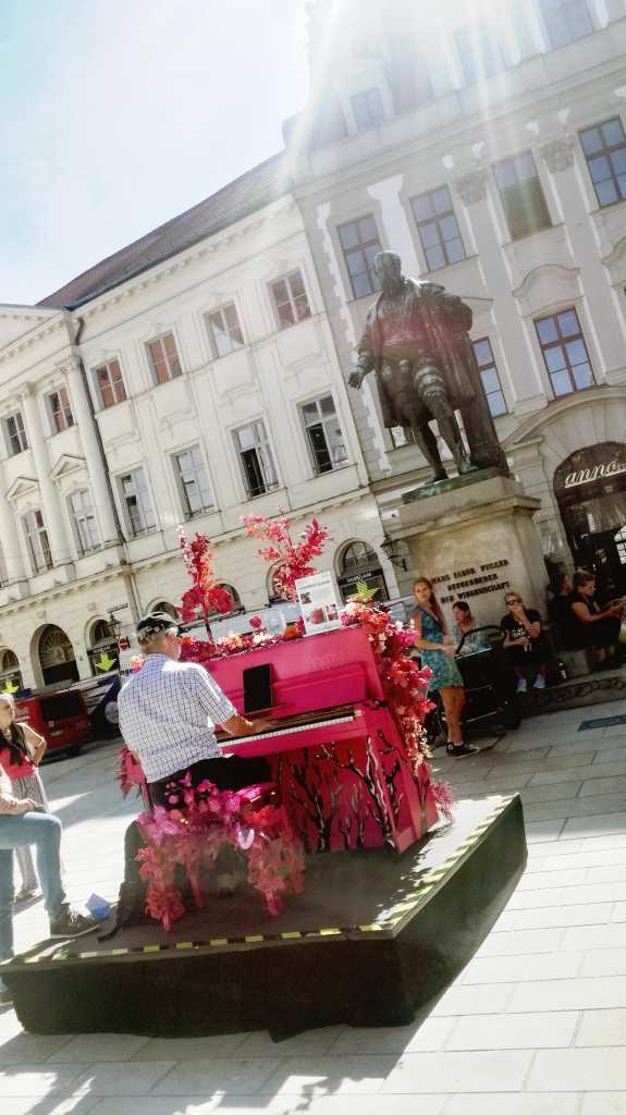 Public Piano an dem jeder Spielen darf | Johannes Ulrich Gehrke