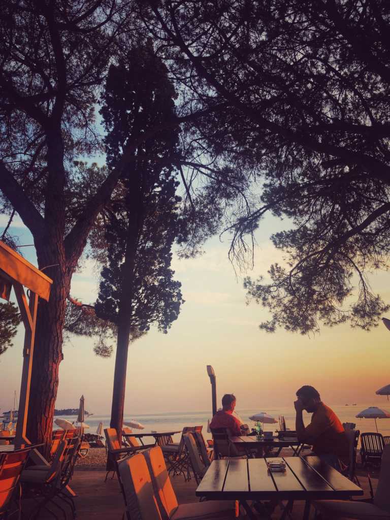 Strandbar mit Blick aufs Mittelmeer. | Johannes Ulrich Gehrke