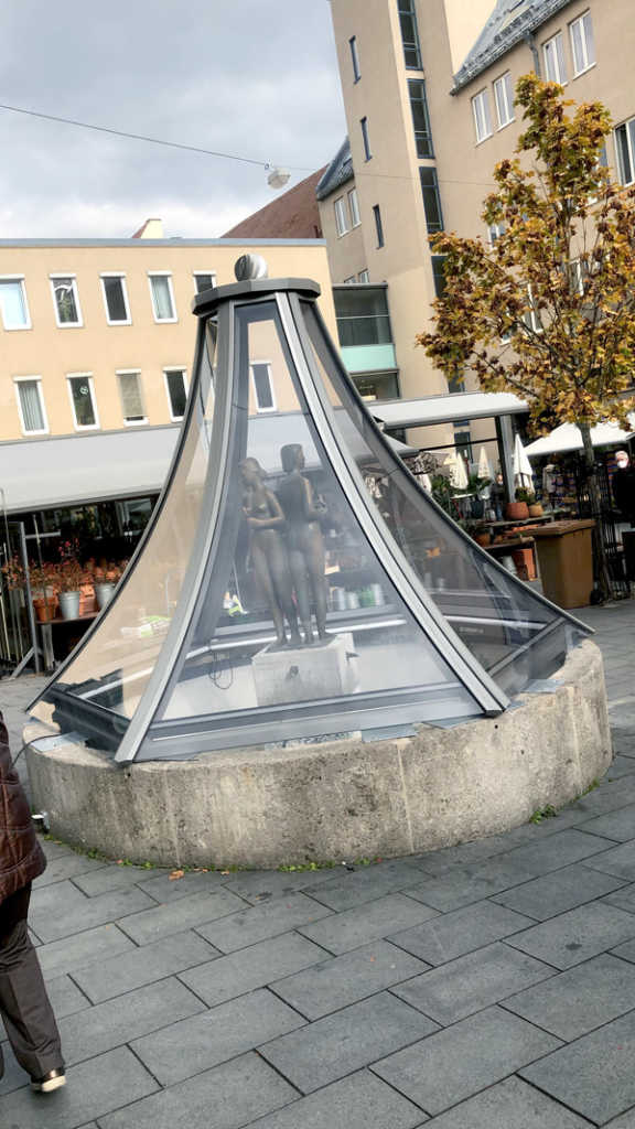 Augsburger Stadtmarktbrunnen hat neue Abdeckung bekommen | Johannes Ulrich Gehrke