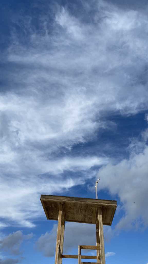 Rettungsschwimmer-Turm, aber interessant fotografiert | Johannes Ulrich Gehrke