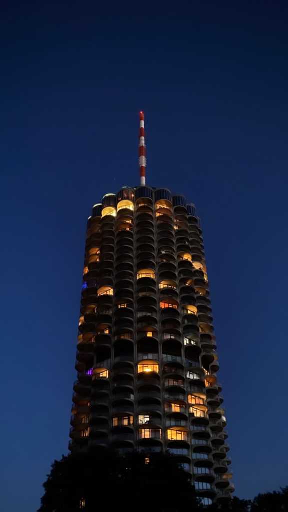 Augsburg Hotelturm Wittelsbacherpark Herbst 2022 | Johannes Ulrich Gehrke